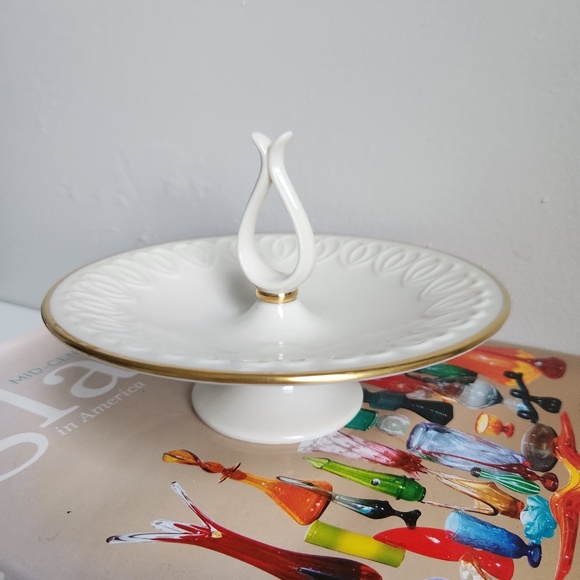 Lenox Embossed Heart Venus Collection Center Handle 7" Footed Candy Trinket Dish - Picture 4 of 9